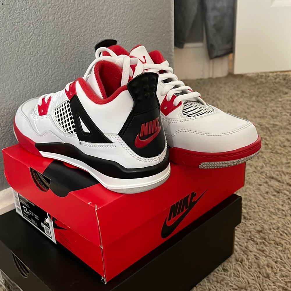 Jordan 4 fire red
